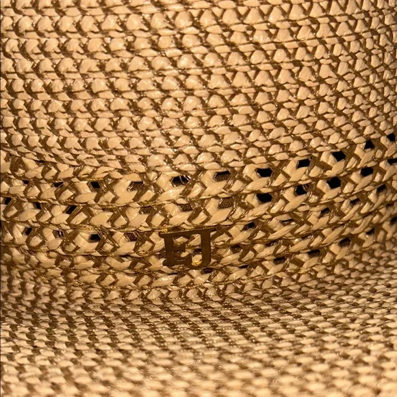 Eric Javits Squishee Bayou Fedora Woven hat in Peanut - Picture 8 of 12